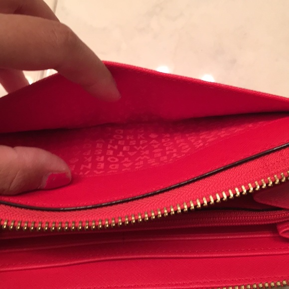 Kate Spade Zip around wallet - Picture 4 of 4